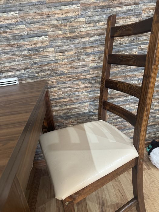 Трапезна тъмно кафява маса