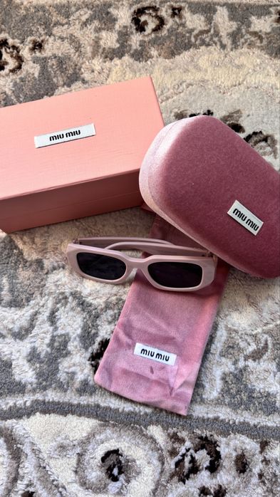 Ochelari Miu Miu Roz “perfecti pentru un cadou”