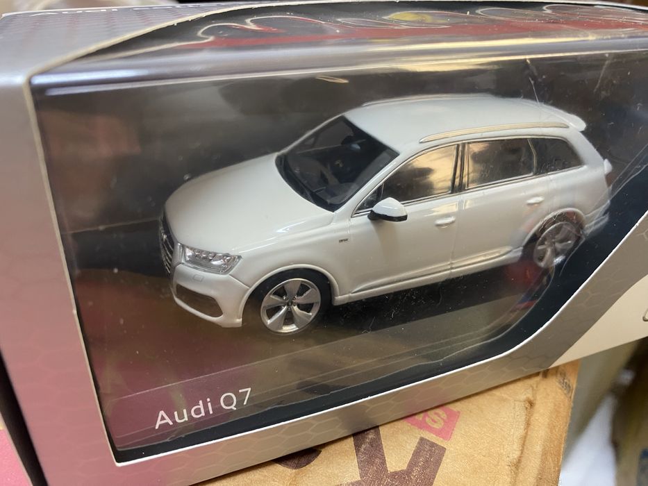 SPARK AUDI Q7 an 2017 machetă auto scara 1:43