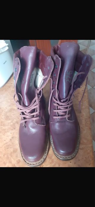 Bocanci din piele naturala cusuti