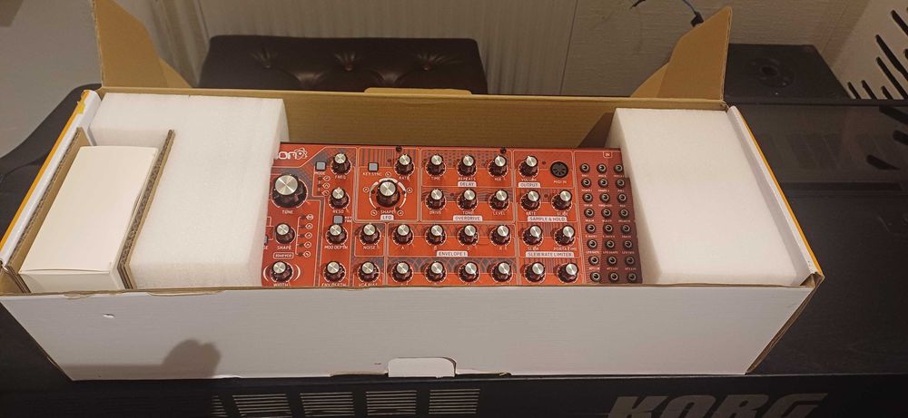 Behringer NEUTRON nou la cutie