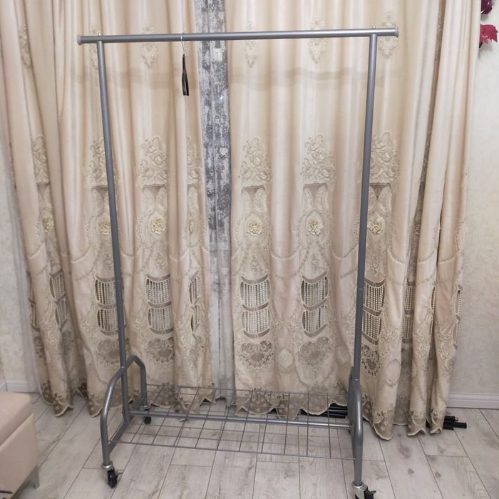 Напольная вешалка