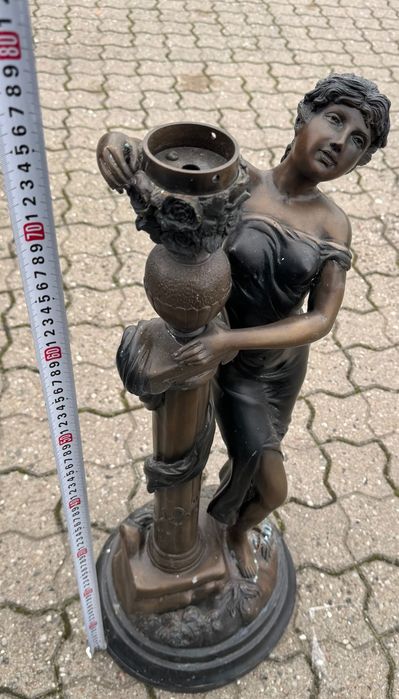 Продавам Месинг  лампи  и 2 бр масивни фигури от бронз. Вижте снимките