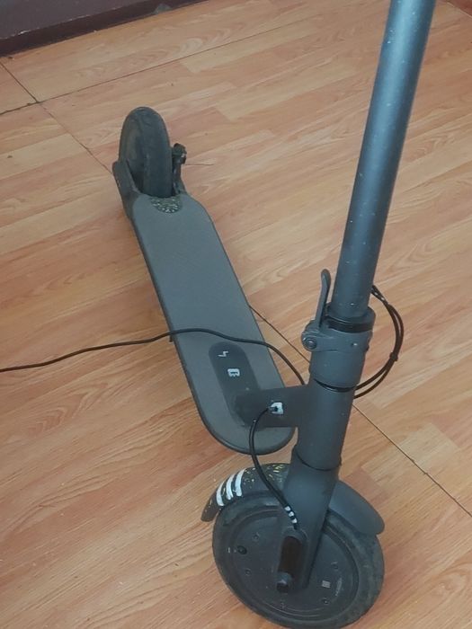 Vând xiaomi m365 viteza maxima 28