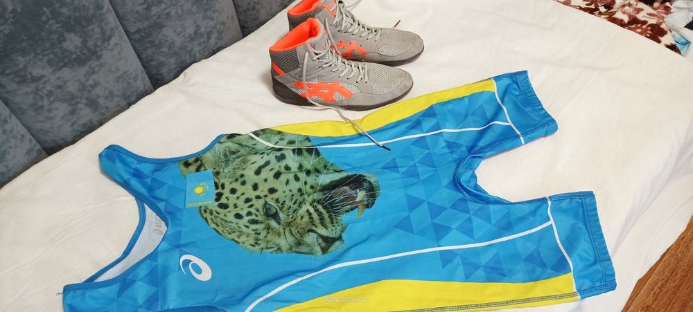 Туника и борцовки для борьбы