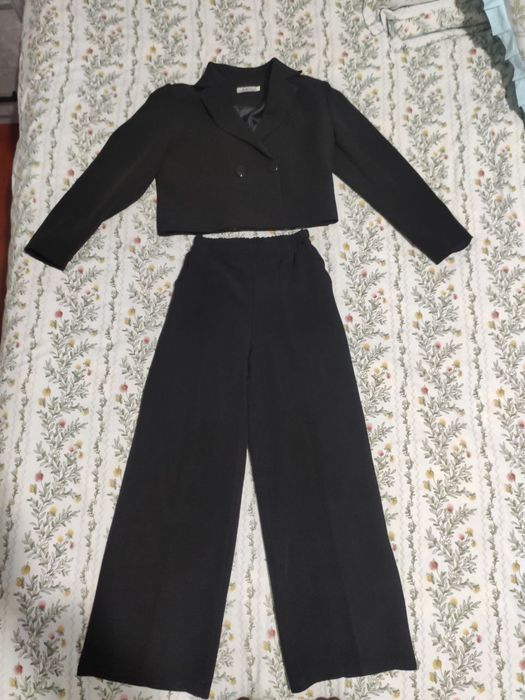 Продаётся кастюм и брюки для девочек 10-13 дет