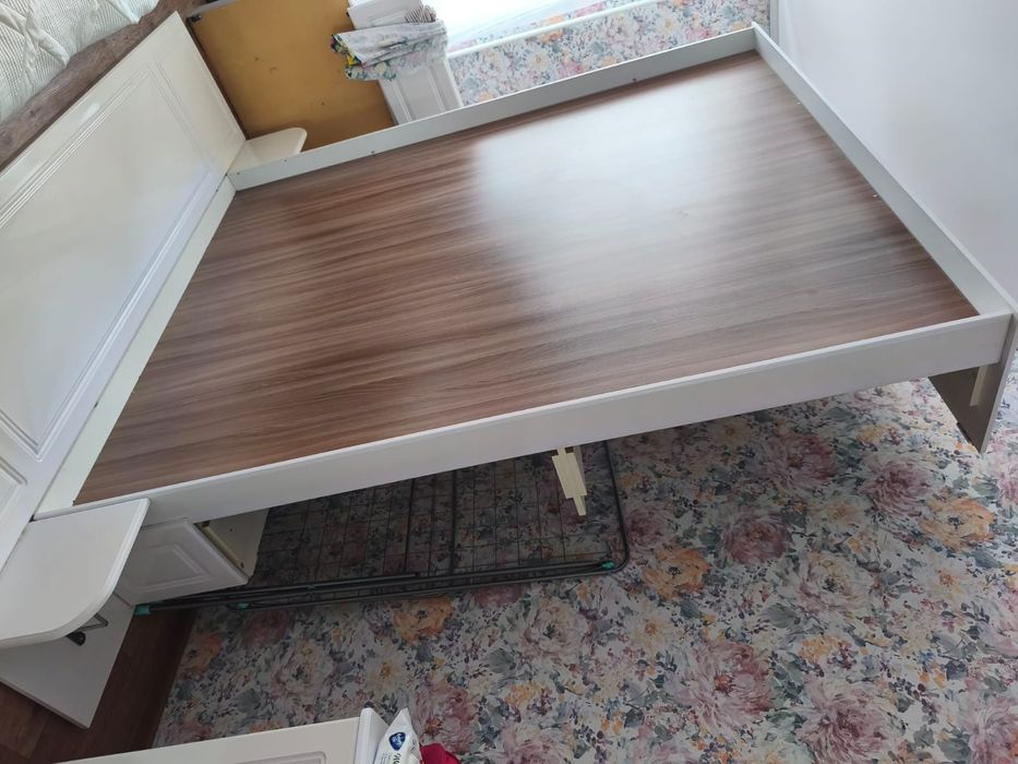 Продаю двухспальную кровать.