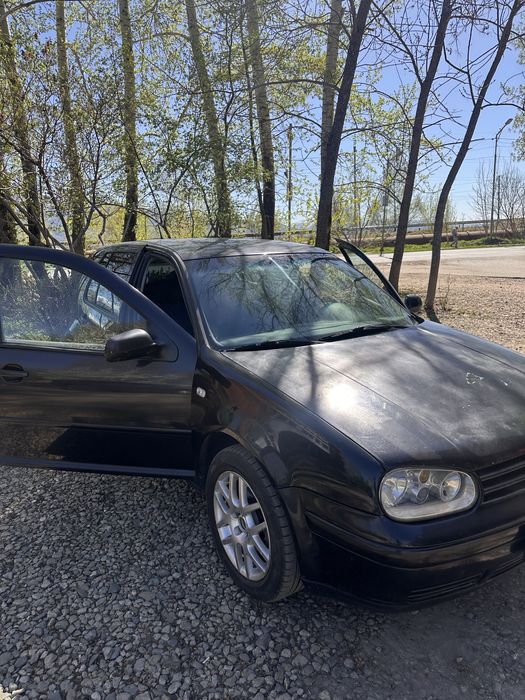 Автомобиль Volkswagen Golf IV