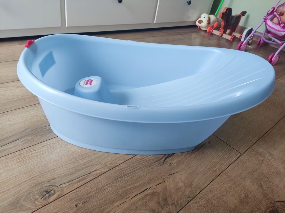 Вана със стойка за бебе