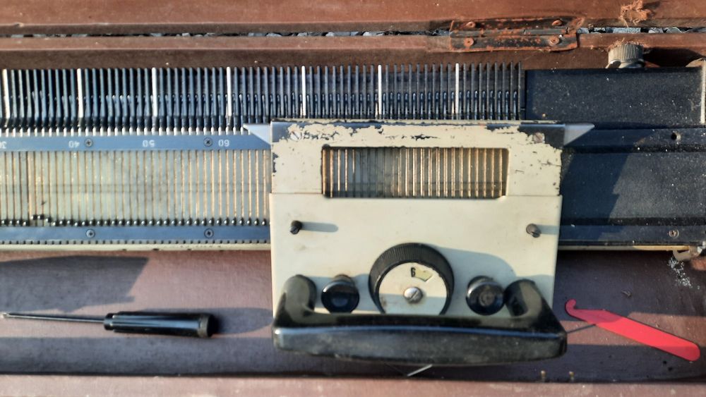 Вязальная машина Нева-2.