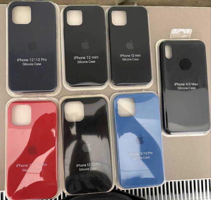 Huse iPhone Noi Sigilate
