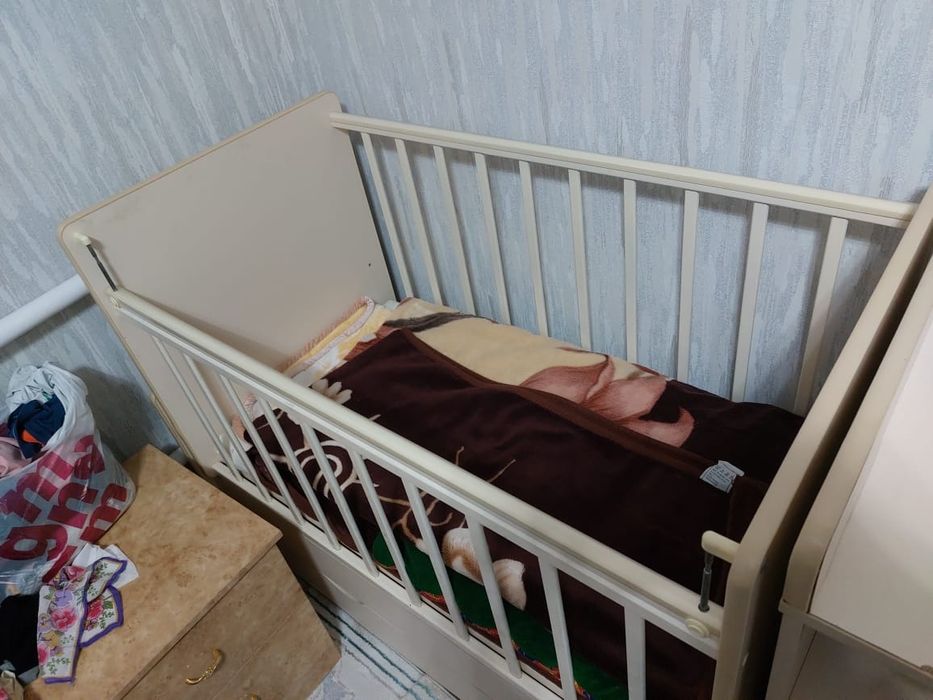 Продам манеж, новый почти