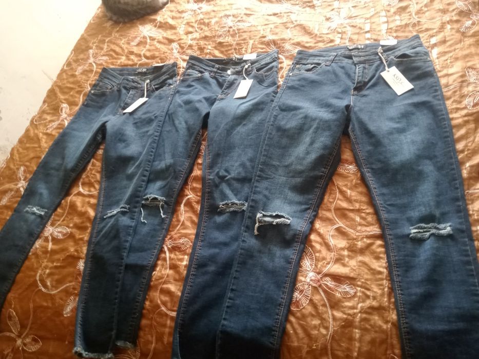 Джинсы молодежные