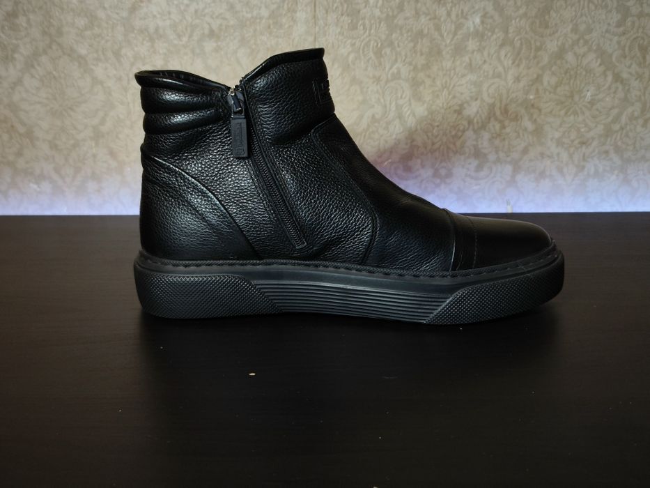 Нови кожени обувки Baldinini в черно