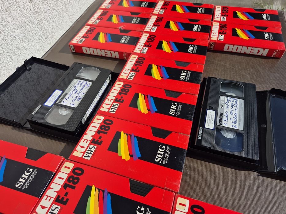 Vând 20 casete video VHS originale Kendo  de 180 minute colectie de filme ,diferite genuri ( actiune,sf,drama,triler,western)

- Lot 12 casete video V