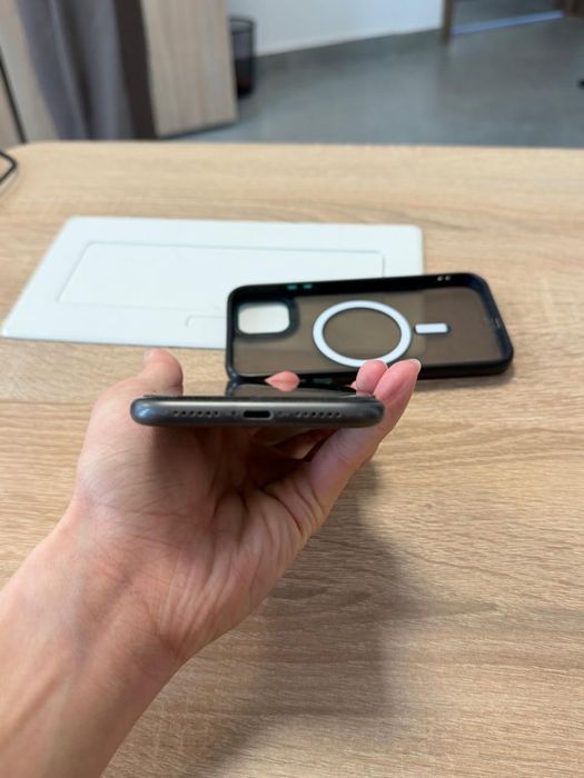 Продам IPHONE 11 в хорошем состоянии