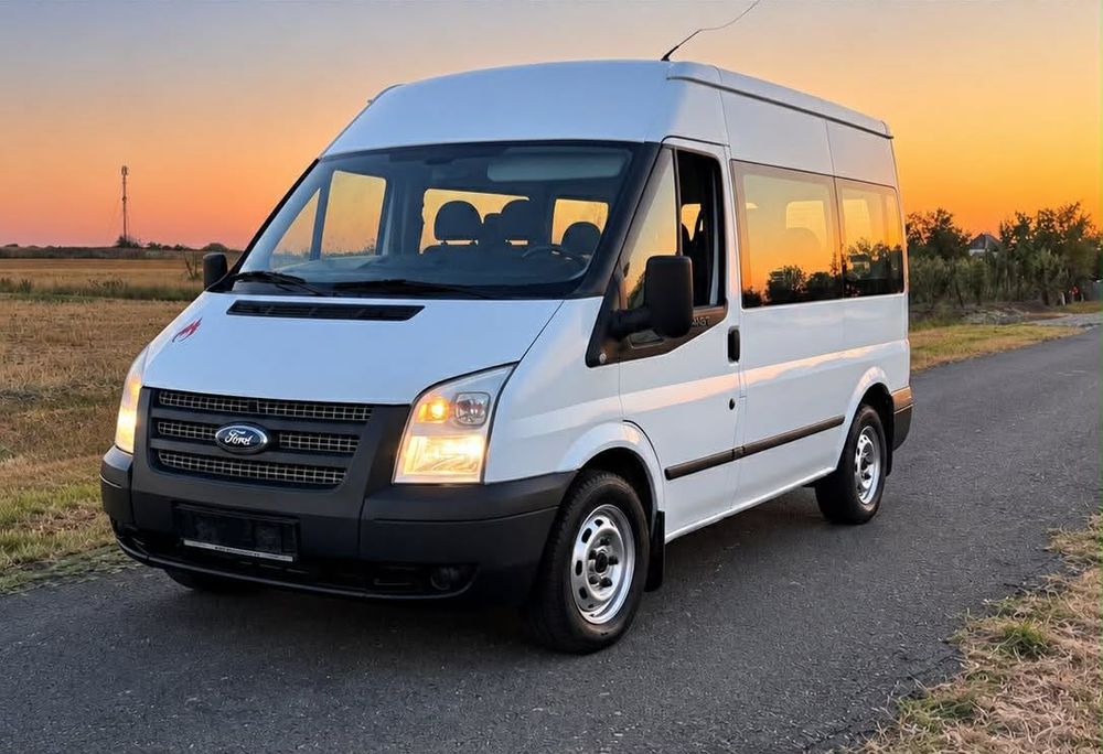 De vânzare Ford Transit  8+1 2013 cu Ac față și spate