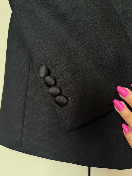 Официален черен мъжки костюм