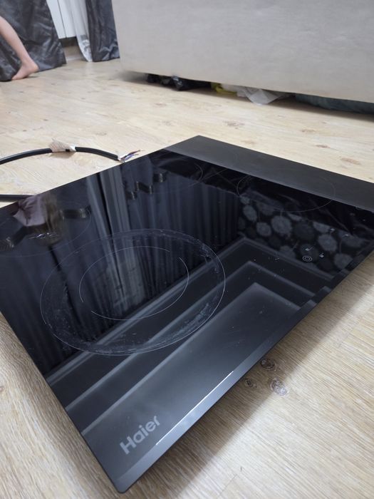 Продам варочную поверхность Haier