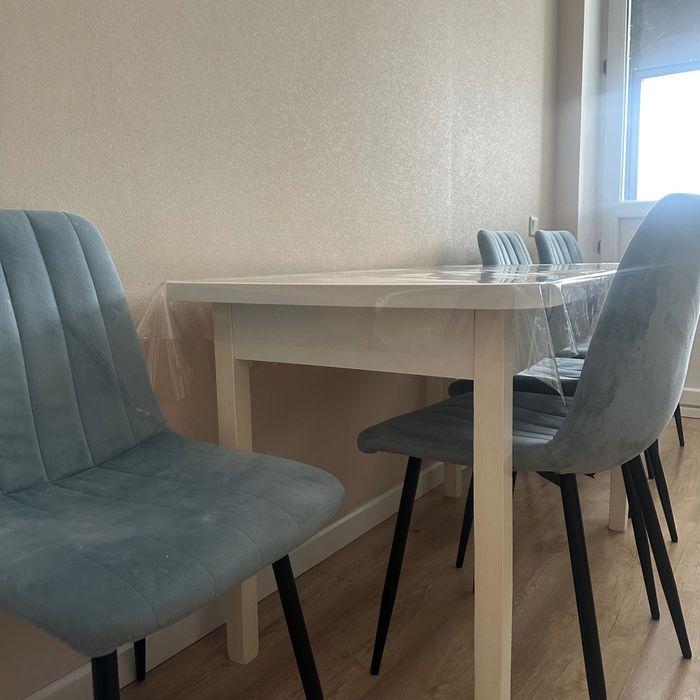 Стол и 6 стульев