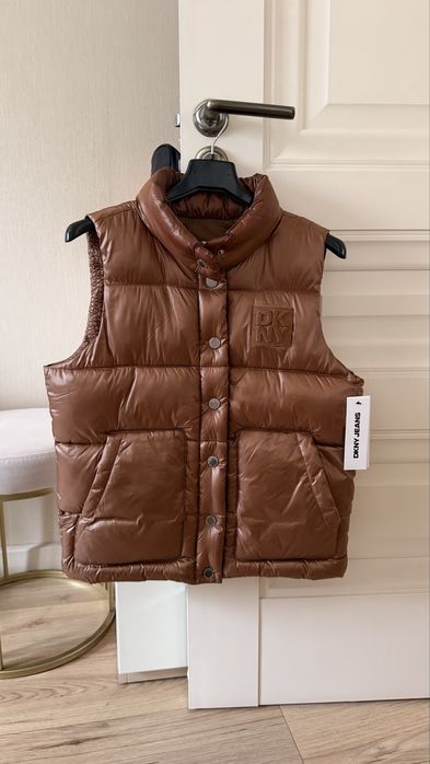 Продам новую жилетку от DKNY