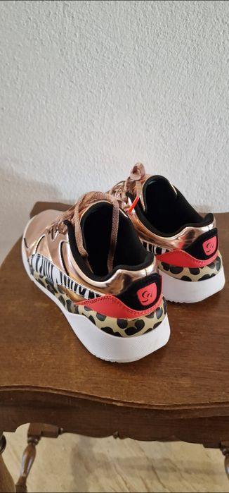 Puma ediție limitata auriu rose 36