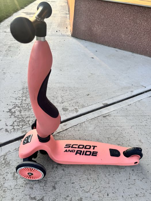 Trotinta Scoot and Ride + casca, roz peach