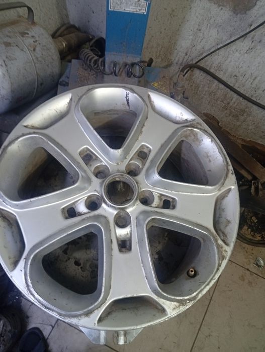 Продам один диск алюминиевый r17.