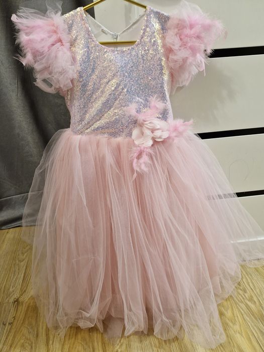 Нарядное платье 7-8-9лет