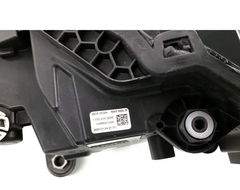 Skoda Superb фар десен