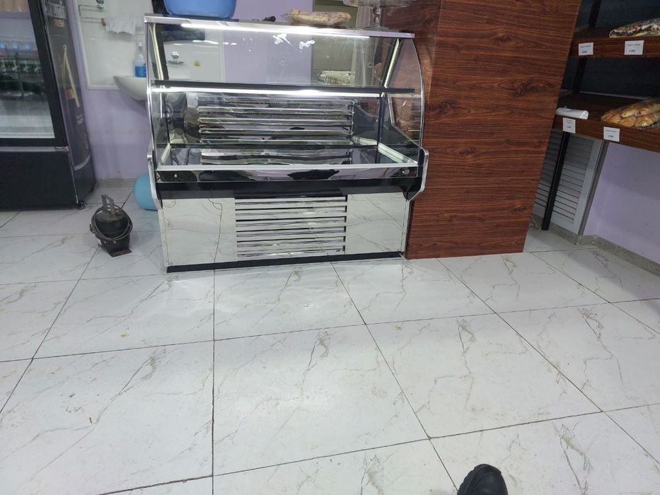 Витрина холодильник