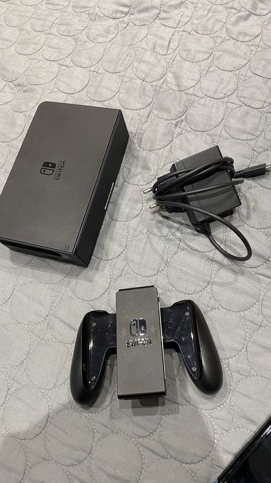 Nintendo Switch Oled + 2 игри и кейс