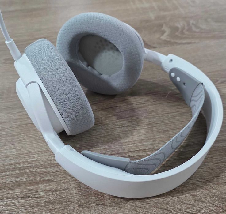 Безжични геймърски слушалки SteelSeries Arctis Nova 3