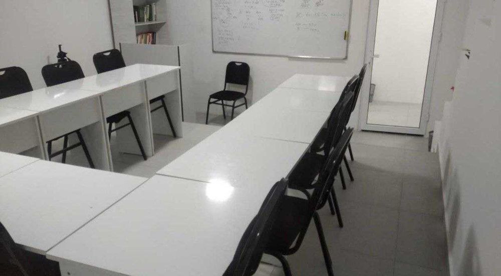 Tayyor o'quv xonalari mebellari bilan