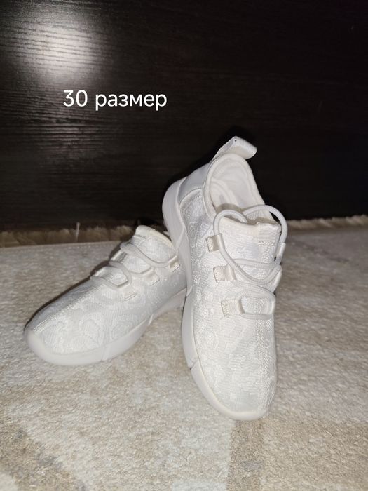 Продам детскую обувь.