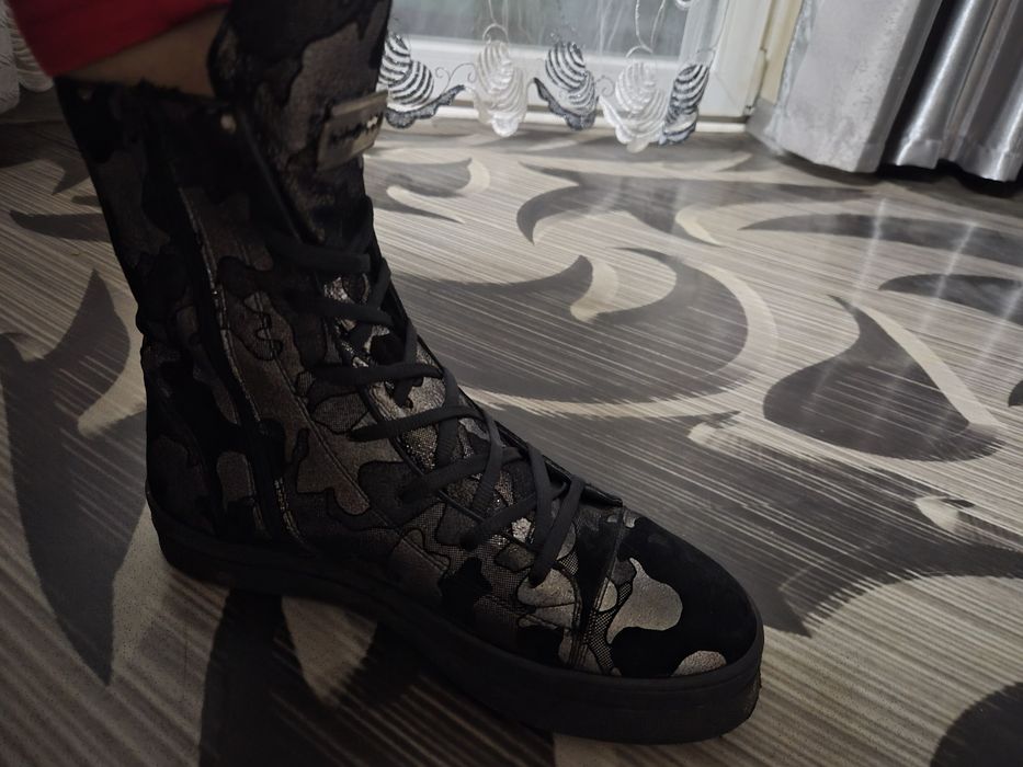 Боти от естествен велур