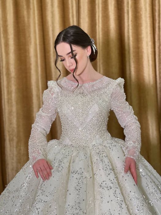 Келин куйлаклар холати яхши, 100$дан сотилади, 1-2 марта кийилган