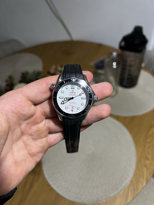 Omega Seamaster Diver 300M Black and White Rubber Strap 42 mm