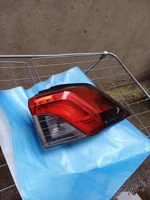 Задние  фонарь  rav4