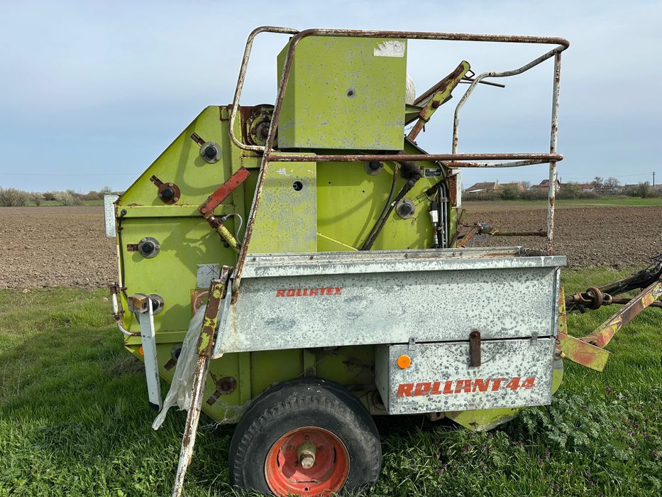 Presa de baloți Rolland 44