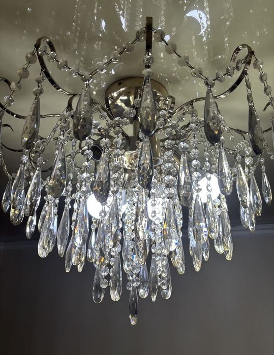 Продам люстру хрустальный