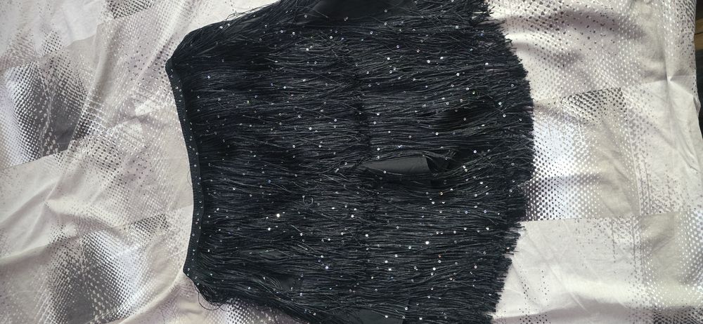 Поличка- къси патално с ресни и паети