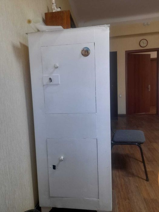 Металлические сейфы разных размеров