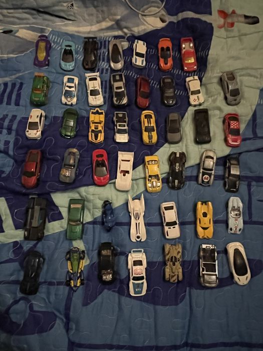 Hot wheels одна машинка 1000тг