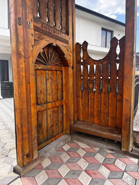 Poartă de brad cu 5 stâlpi