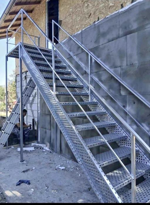Scări zincate galvanizate
