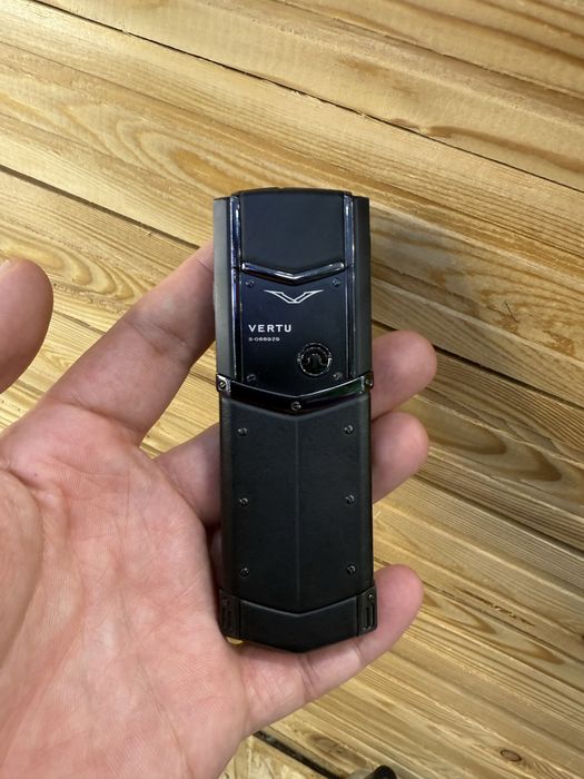 Vertu signature s design