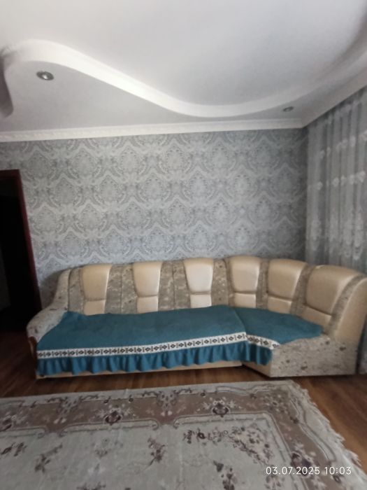 Диван  бежевый угловой