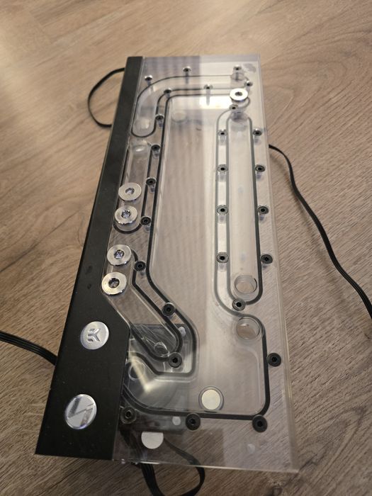 Lian Li O11D Distro-Plate G1 ARGB + pompă DDC 3.1 PWM –stare excelenta