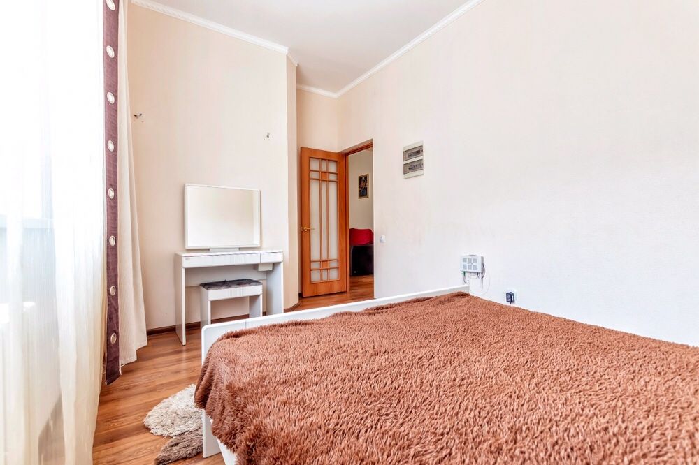 Хорошая, чистая,двухкомнатная квартира.Дом министерств .Байтерек.